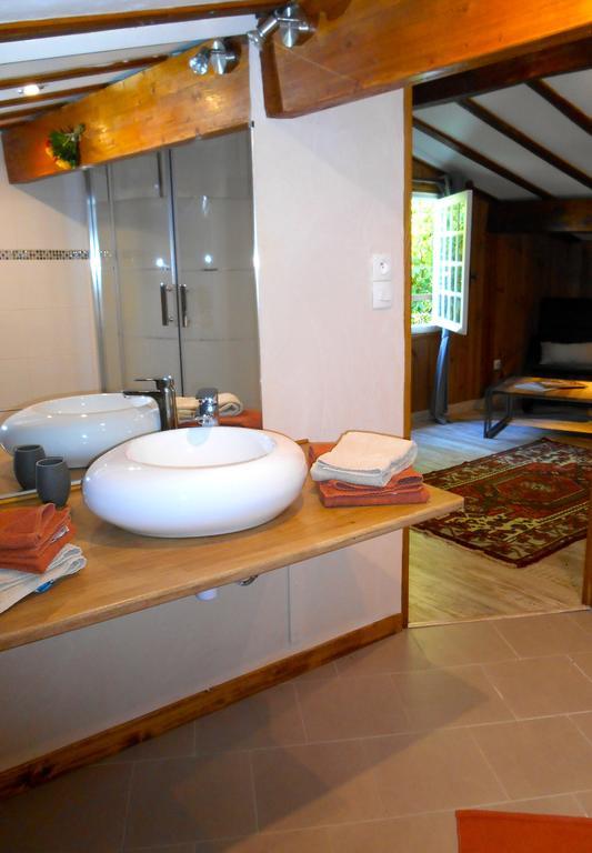 Bed and Breakfast Sous Les Marronniers Petit-Palais-et-Cornemps Habitación foto