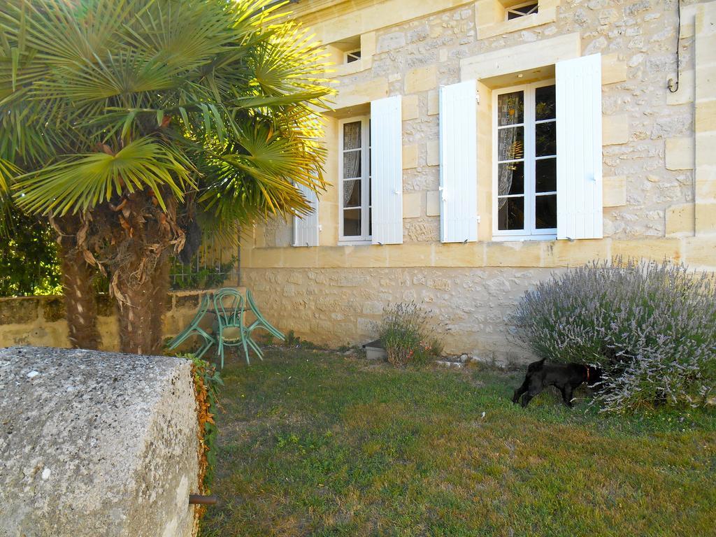 Bed and Breakfast Sous Les Marronniers Petit-Palais-et-Cornemps Habitación foto