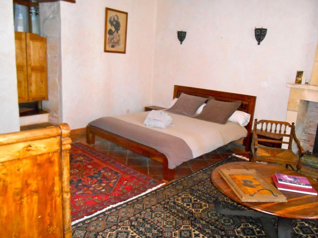 Bed and Breakfast Sous Les Marronniers Petit-Palais-et-Cornemps Habitación foto