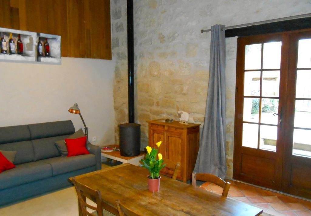 Bed and Breakfast Sous Les Marronniers Petit-Palais-et-Cornemps Exterior foto